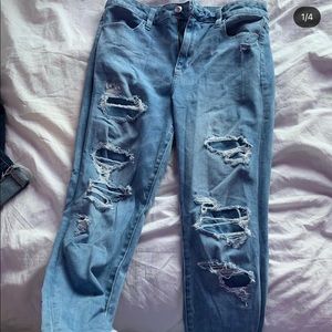 AE RIPPED STRETCH JEANS!!